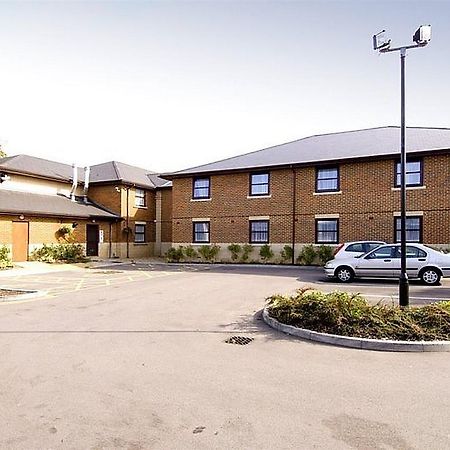 Premier Inn Bracknell Central Экстерьер фото