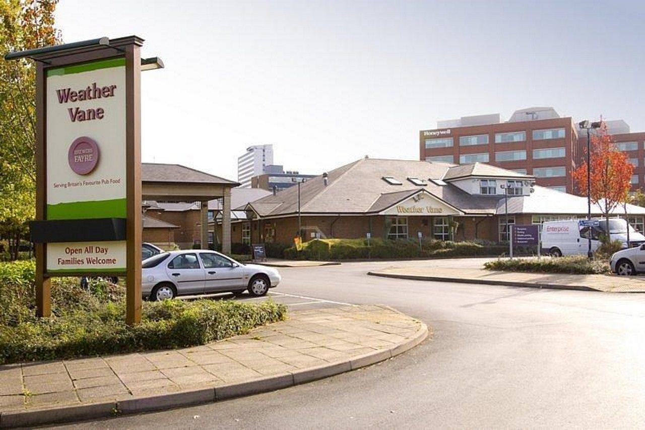 Premier Inn Bracknell Central Экстерьер фото