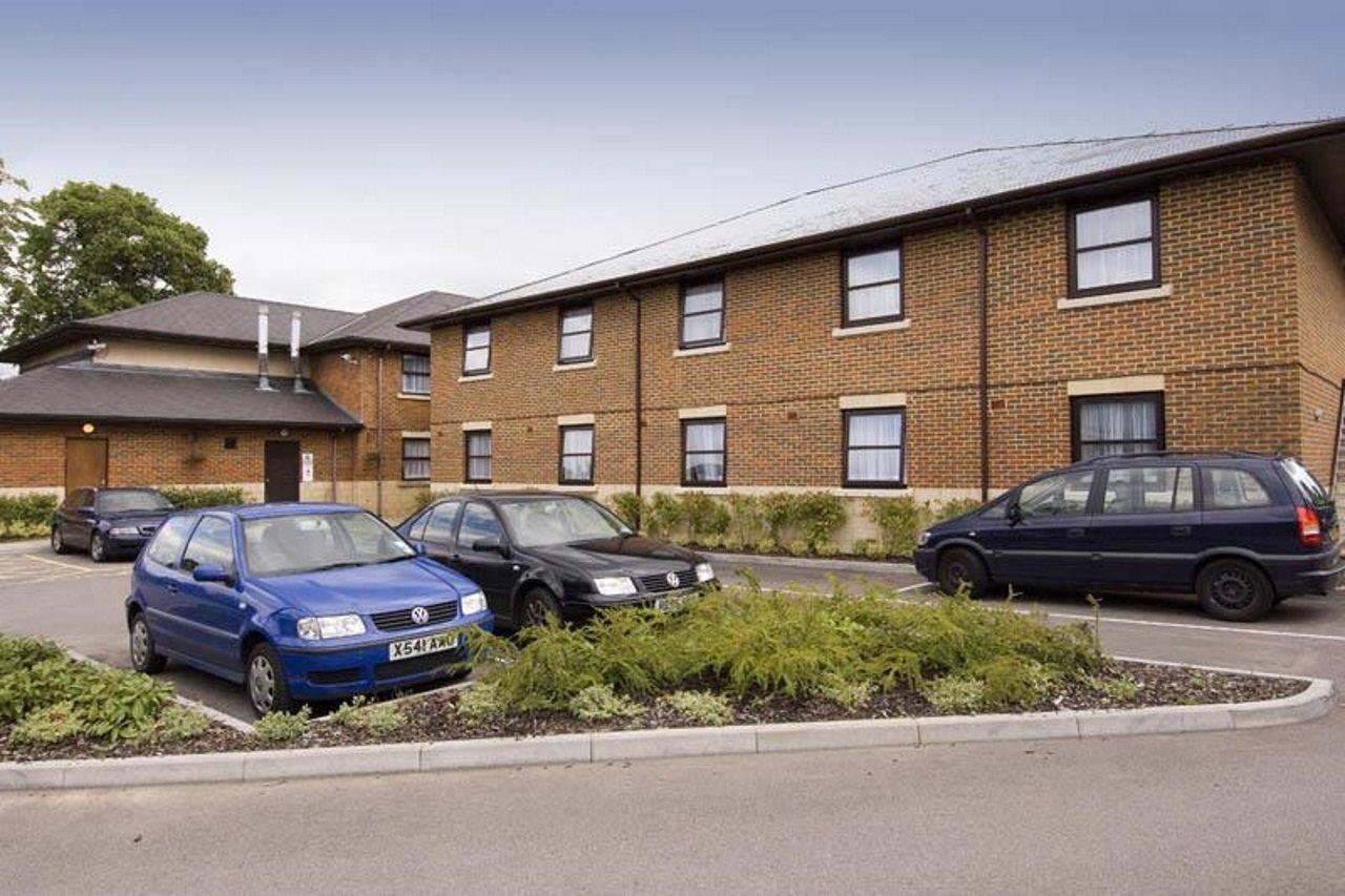 Premier Inn Bracknell Central Экстерьер фото